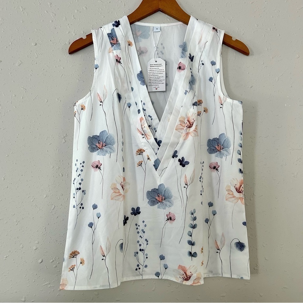 🦋 NWT Made with Love White Floral Sleeveless Blouse Small
